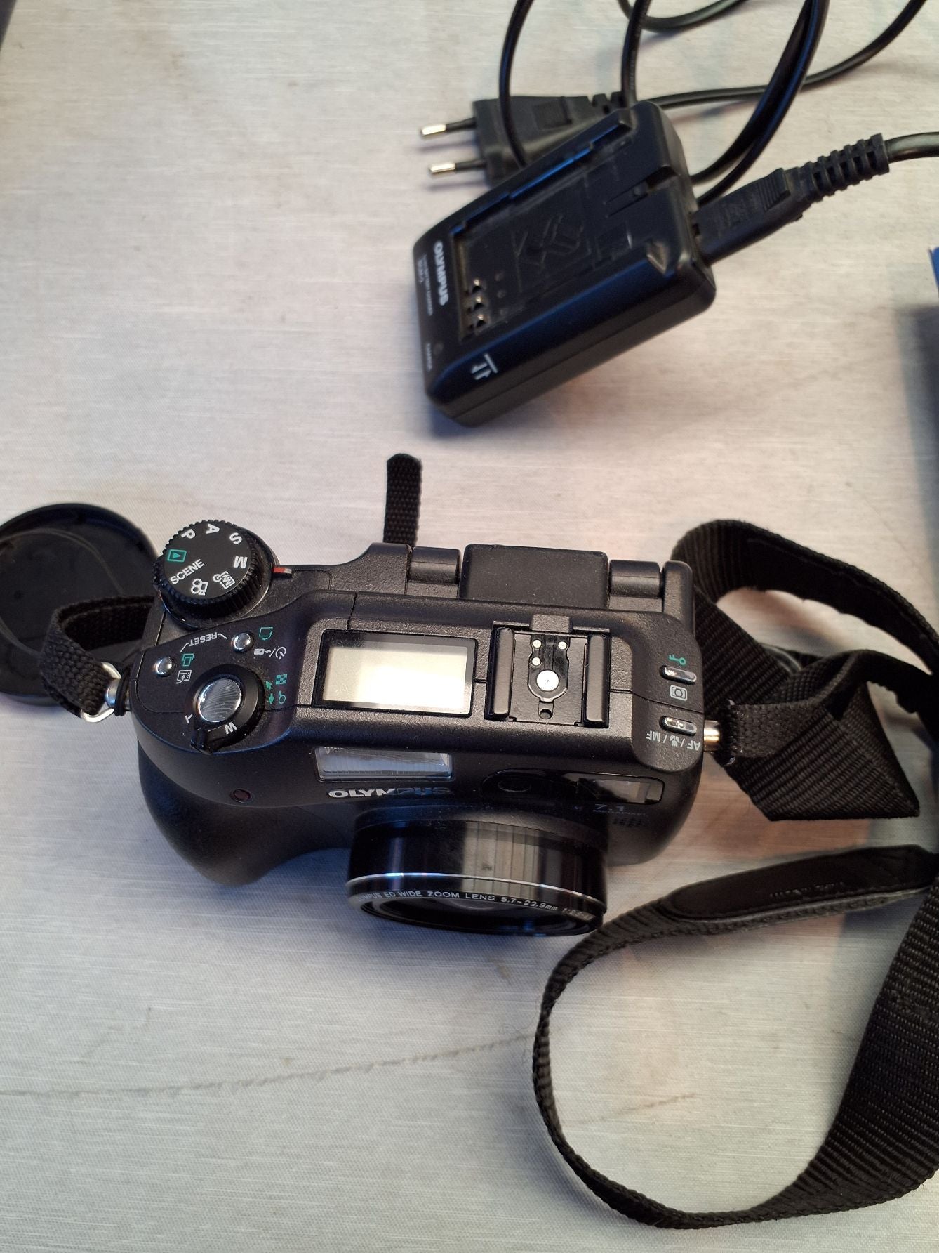 Olympus C 7070